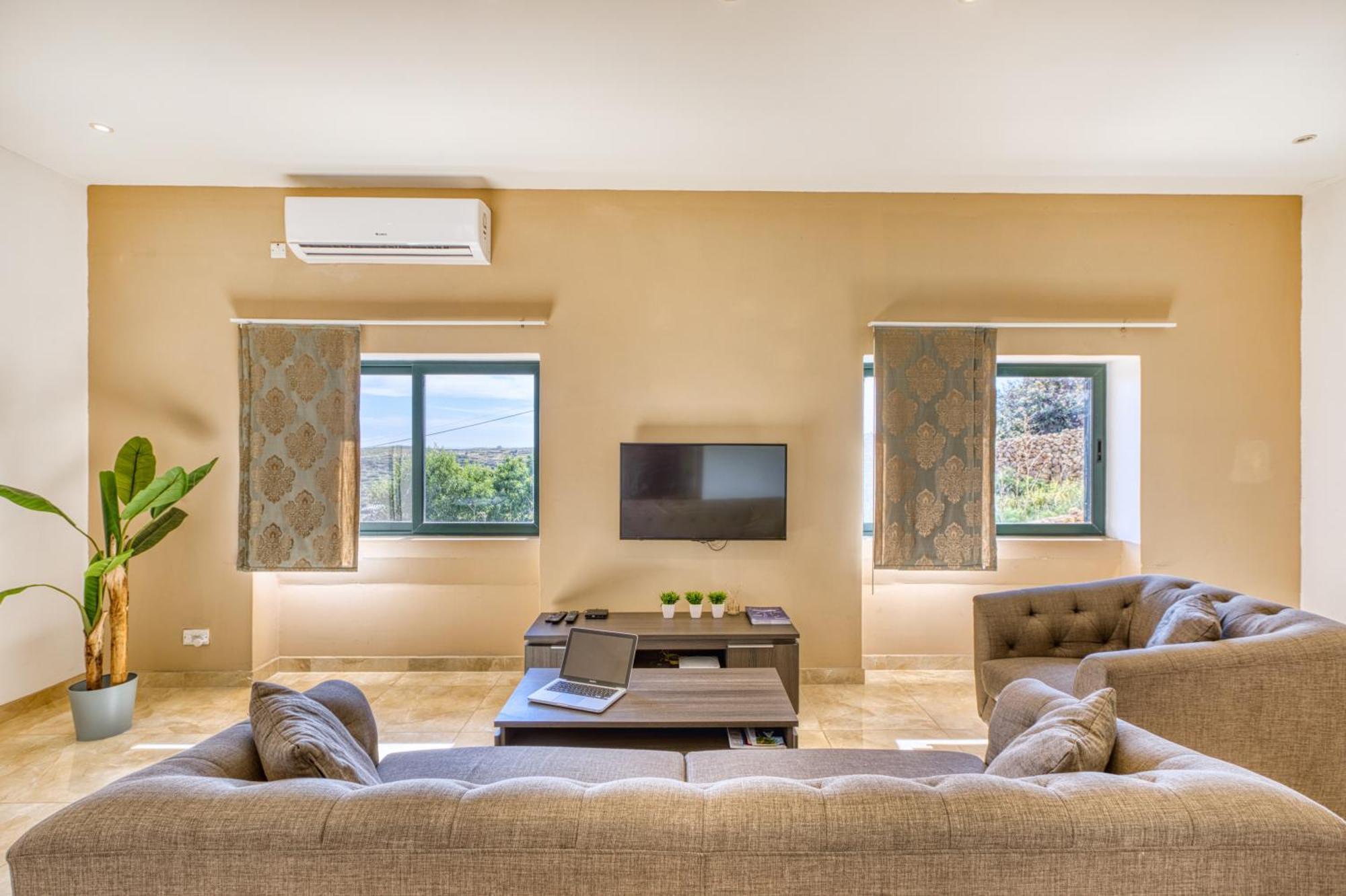 Spacious, Bright, Valley & Sea View Maisonette Xagħra Exteriör bild