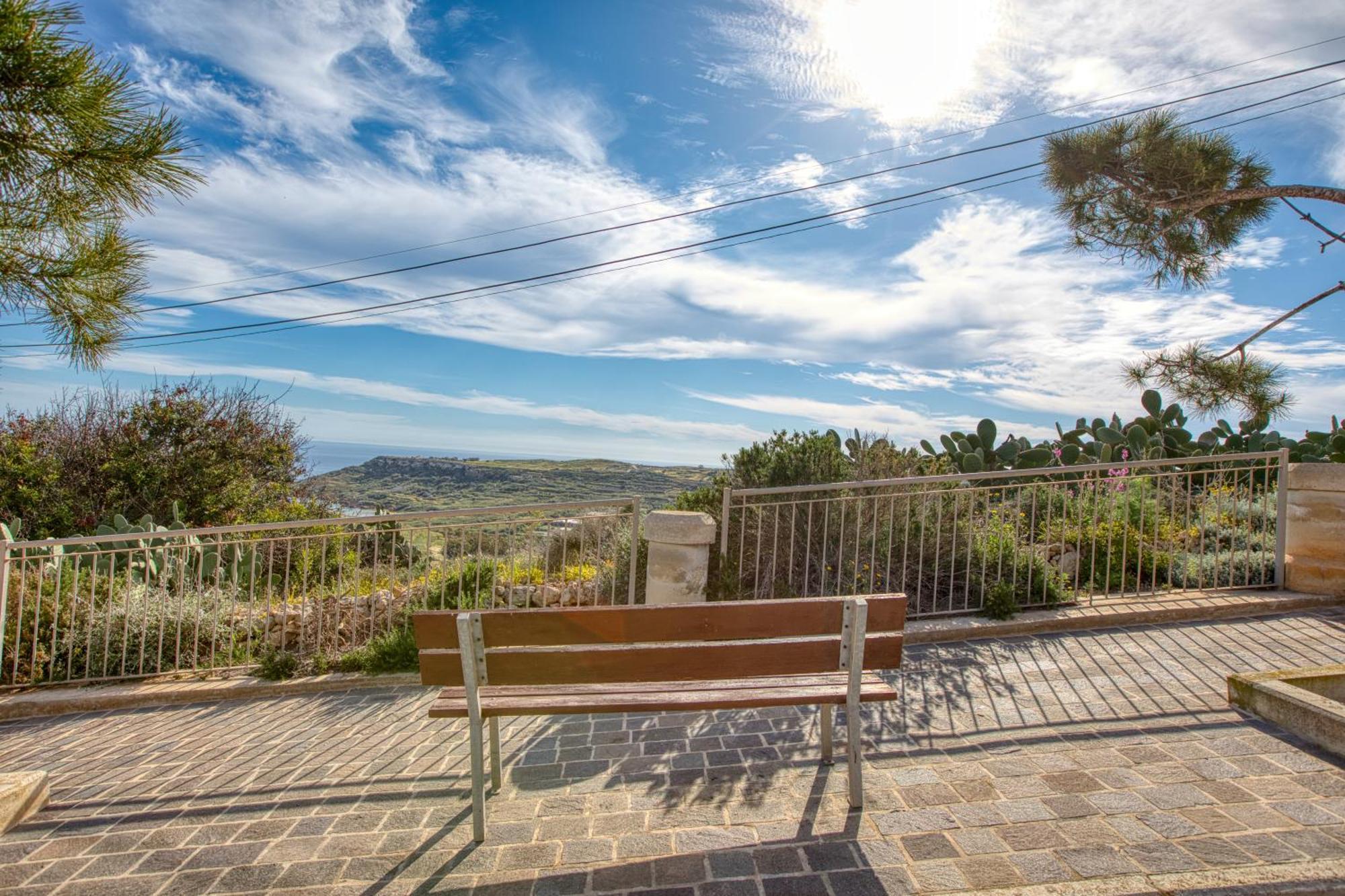 Spacious, Bright, Valley & Sea View Maisonette Xagħra Exteriör bild