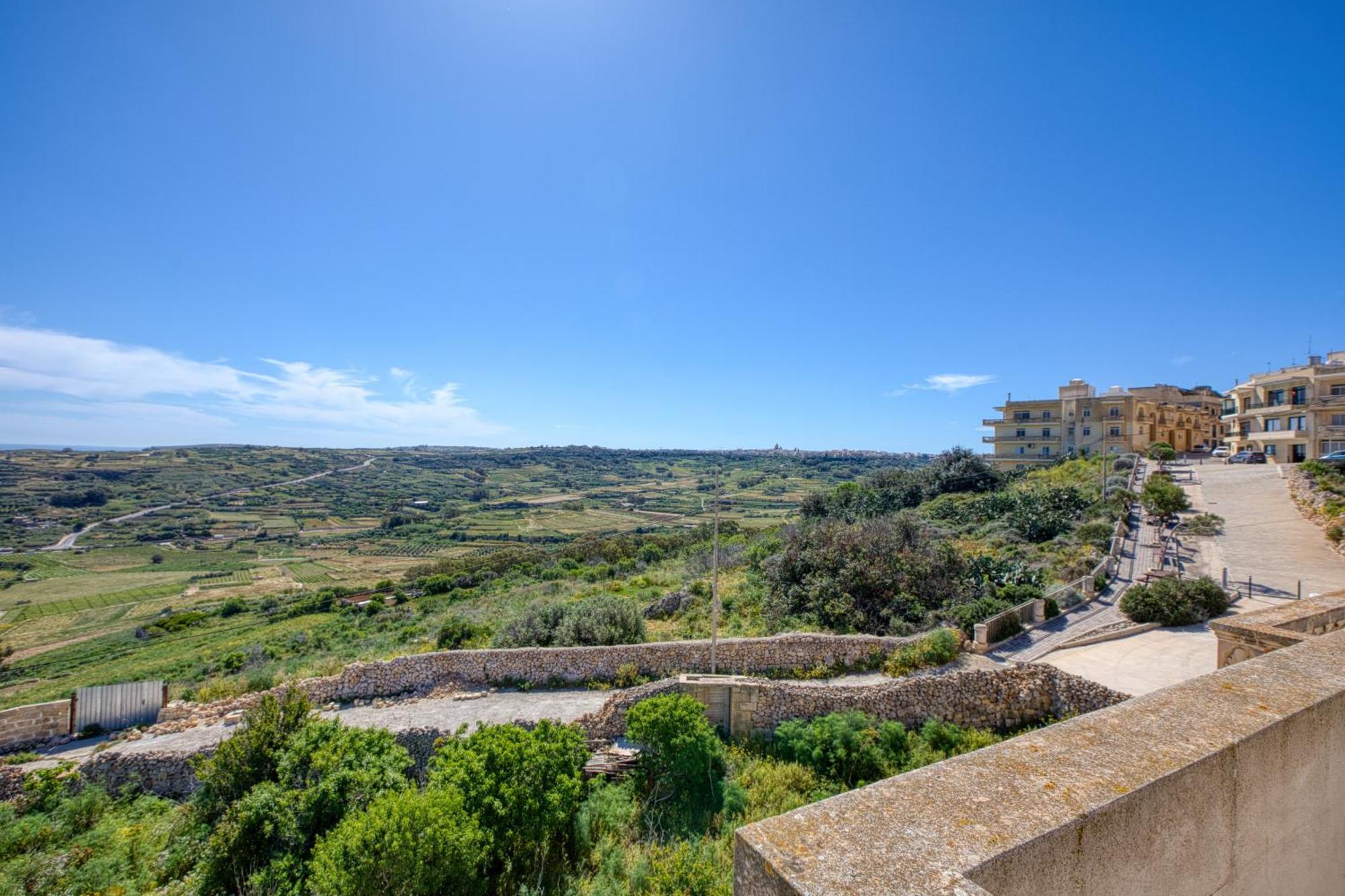 Spacious, Bright, Valley & Sea View Maisonette Xagħra Exteriör bild